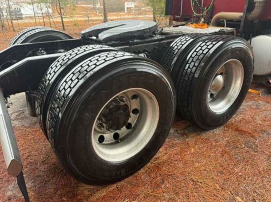 2011 Peterbilt 387 - Image 8