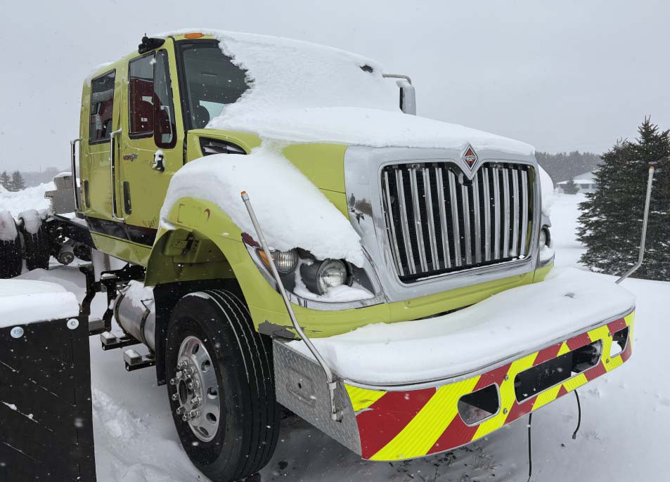 2012 International 7400 Fire Truck - Image 2