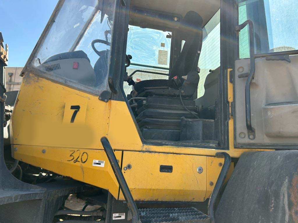 2015 Komatsu WA320-7 Wheel Loader - Image 8