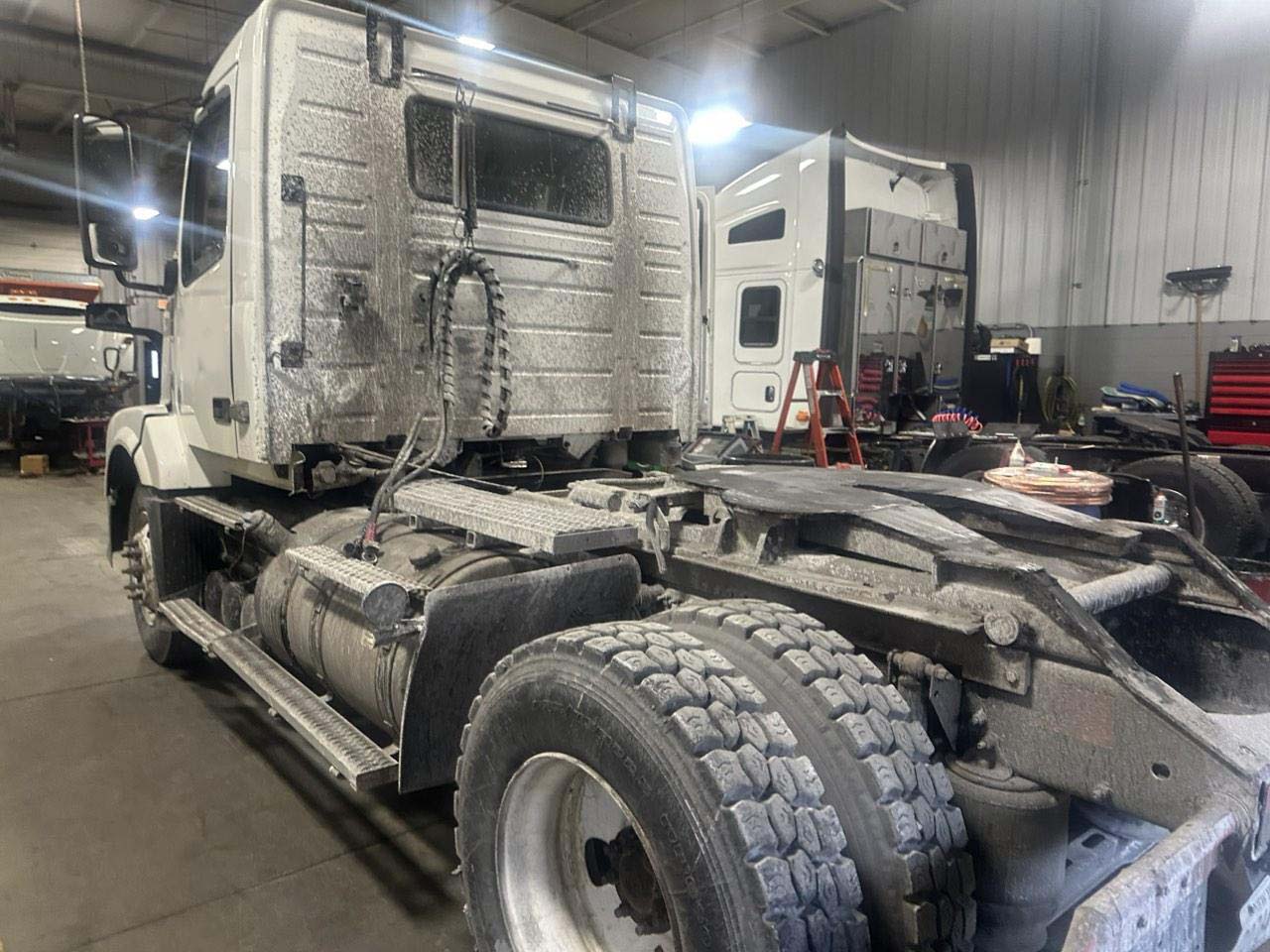 2015 Volvo VNL - Image 3