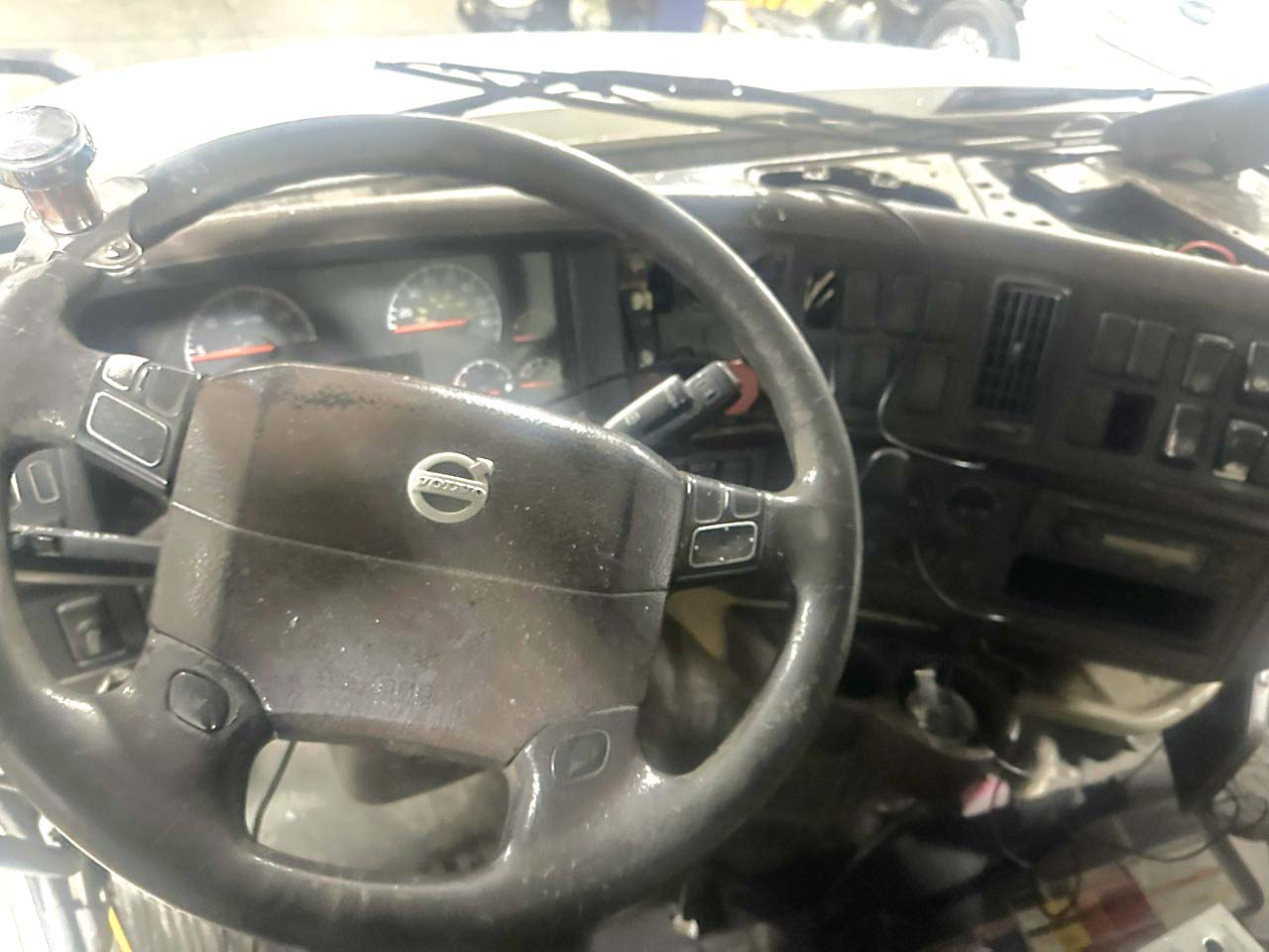 2015 Volvo VNL - Image 5