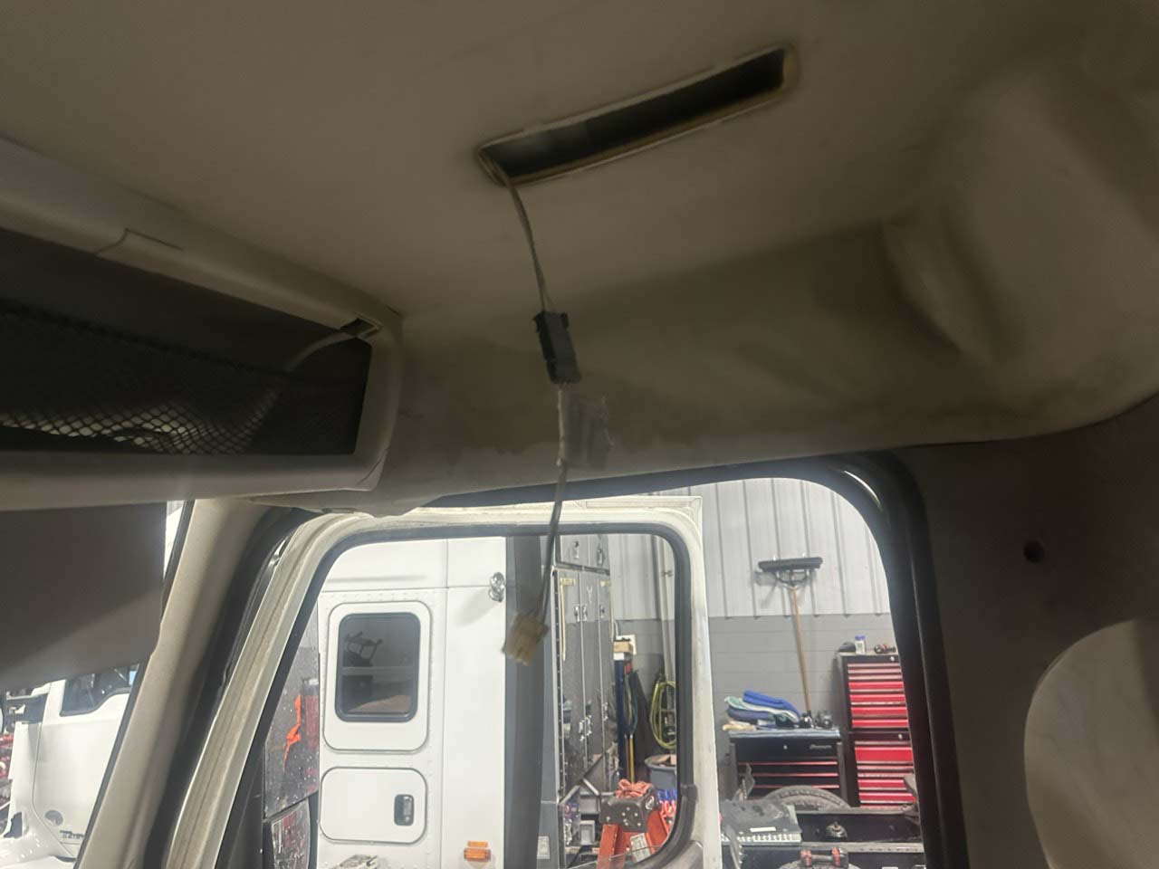 2015 Volvo VNL - Image 6