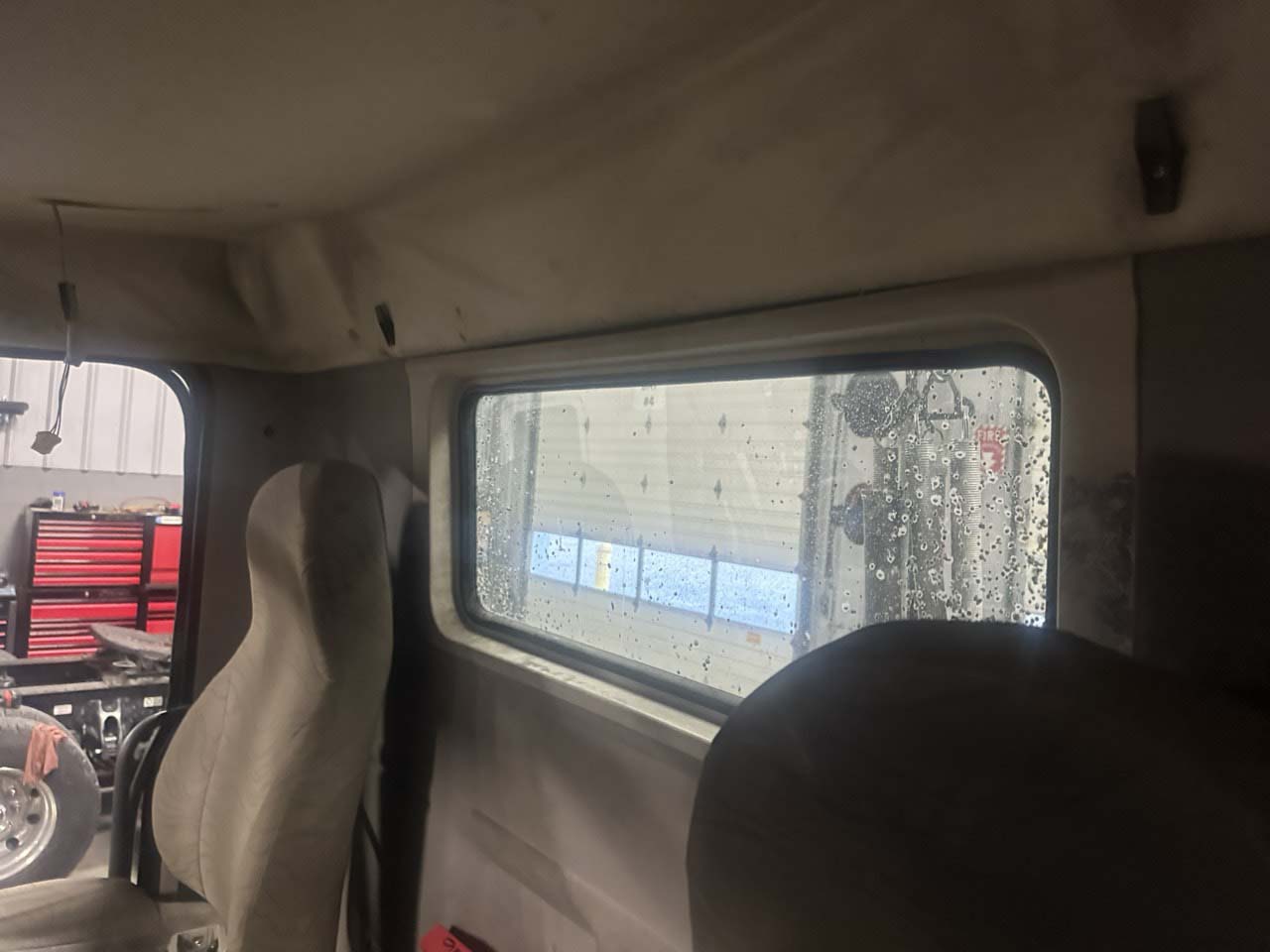 2015 Volvo VNL - Image 7