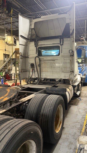 2015 Volvo VNL - Image 4