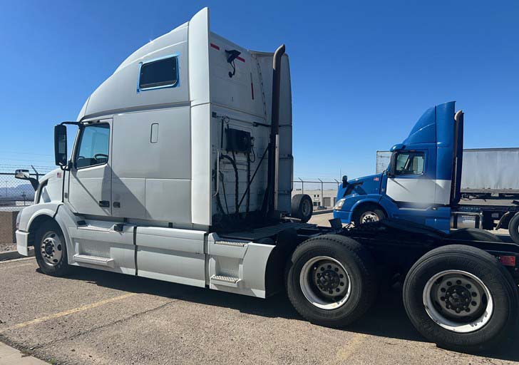 2016 Volvo VNL - Image 2