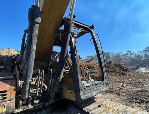 2017 Caterpillar 320F Excavator - Image 6
