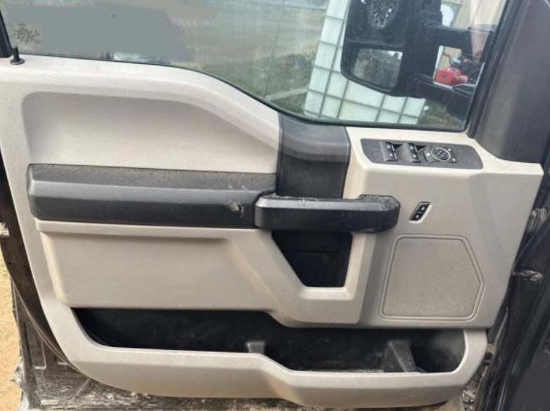 2017 Ford F-250 - Image 3