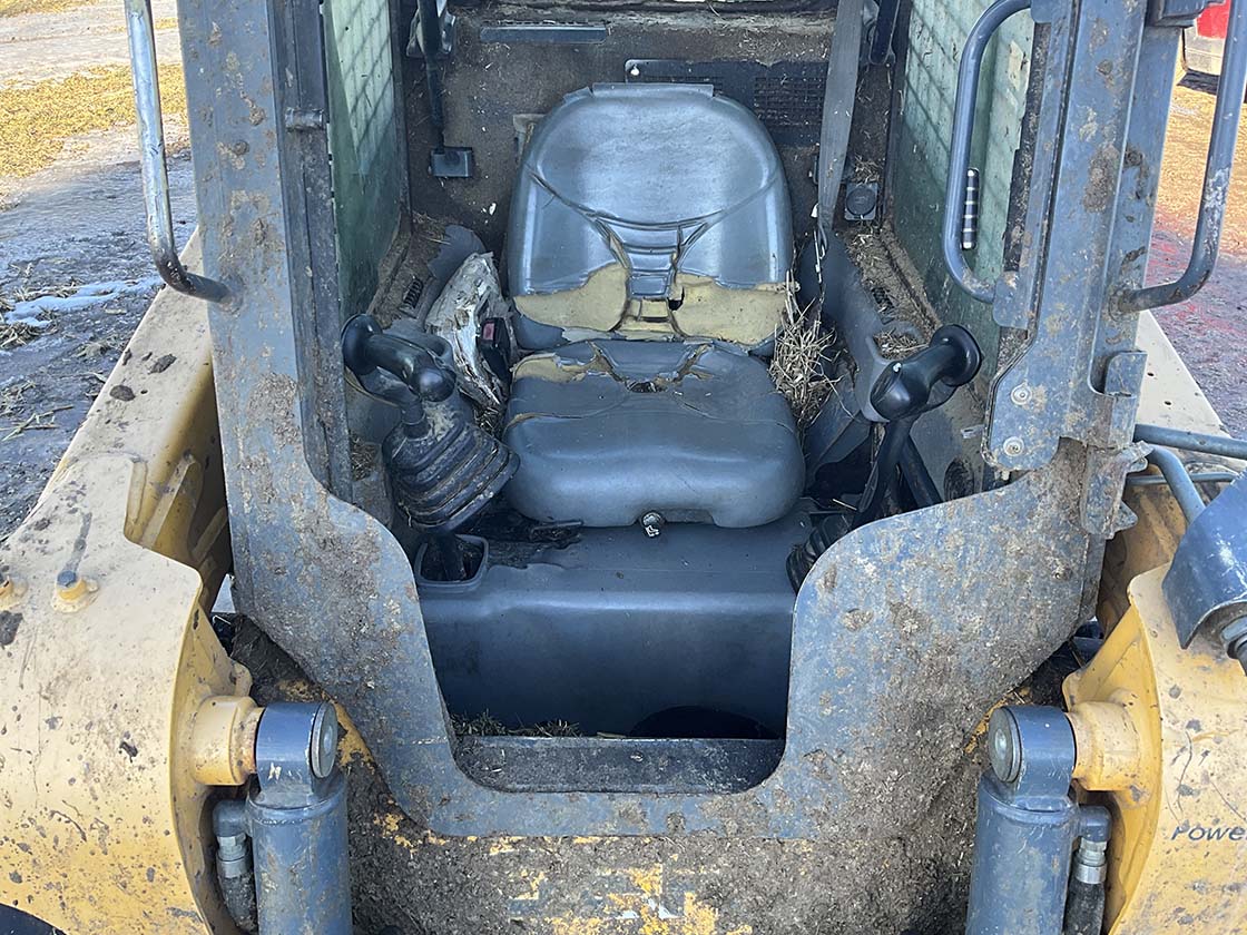 2018 Gehl R165 Skid Steer - Image 4