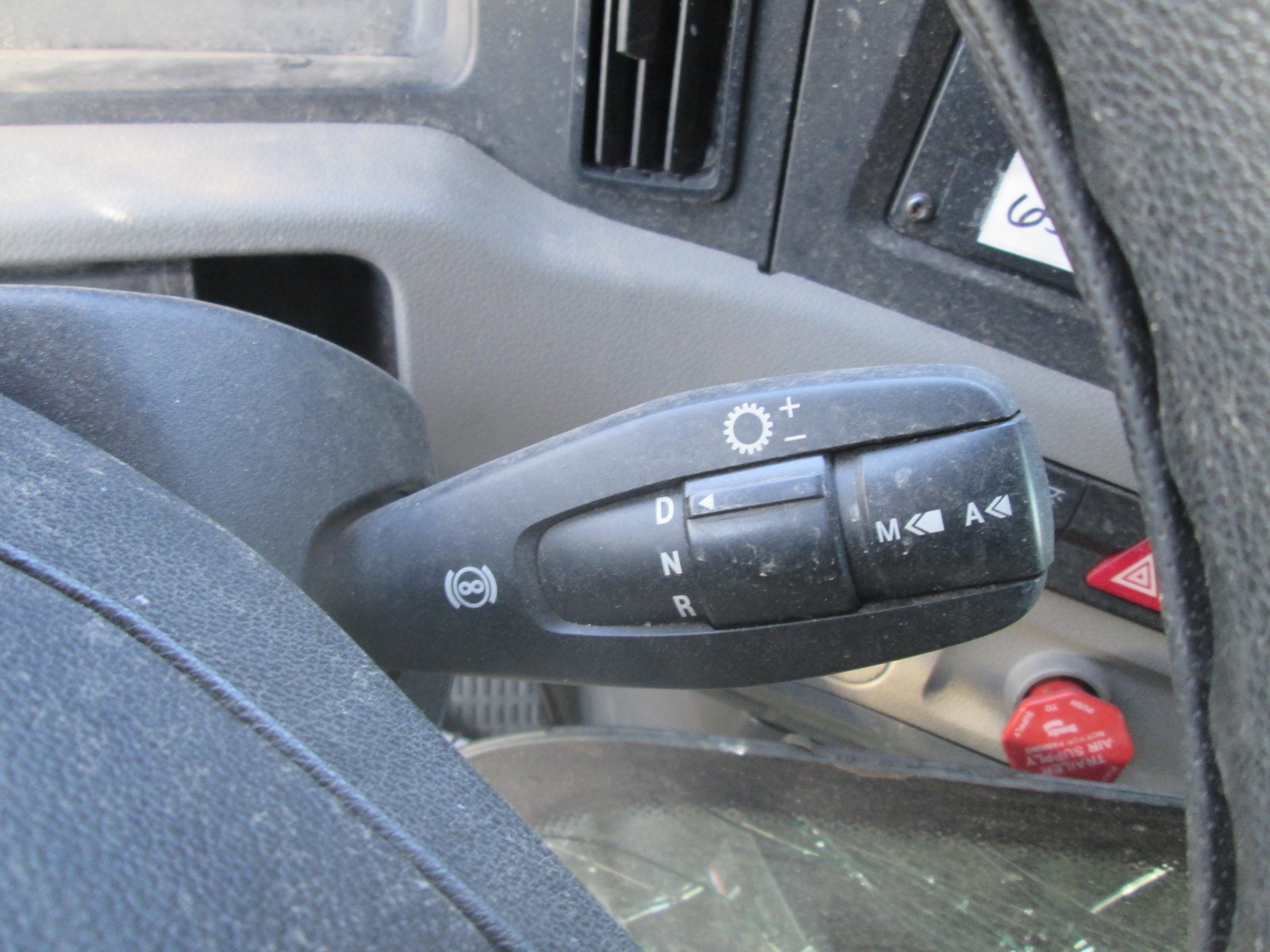 2019 Freightliner Cascadia - Image 8