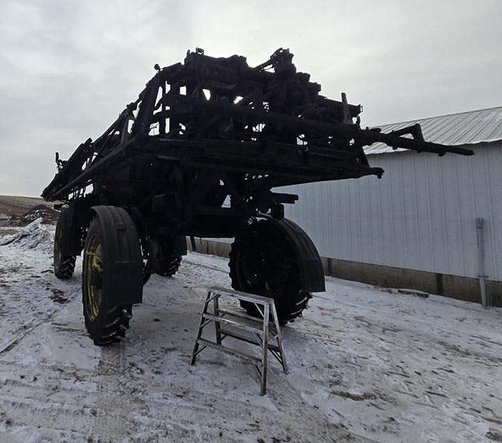 2020 John Deere R4038 Sprayer - Image 2