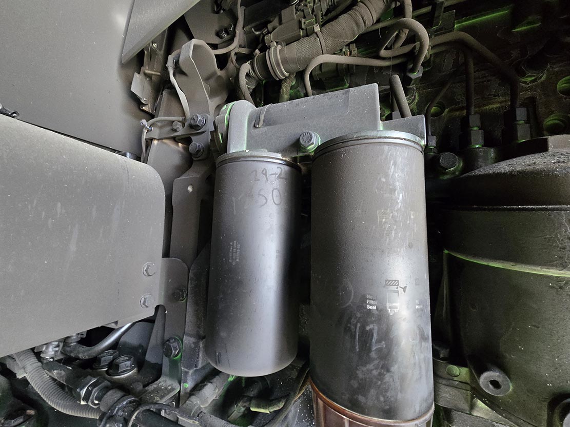 2020 John Deere R4038 Sprayer - Image 14