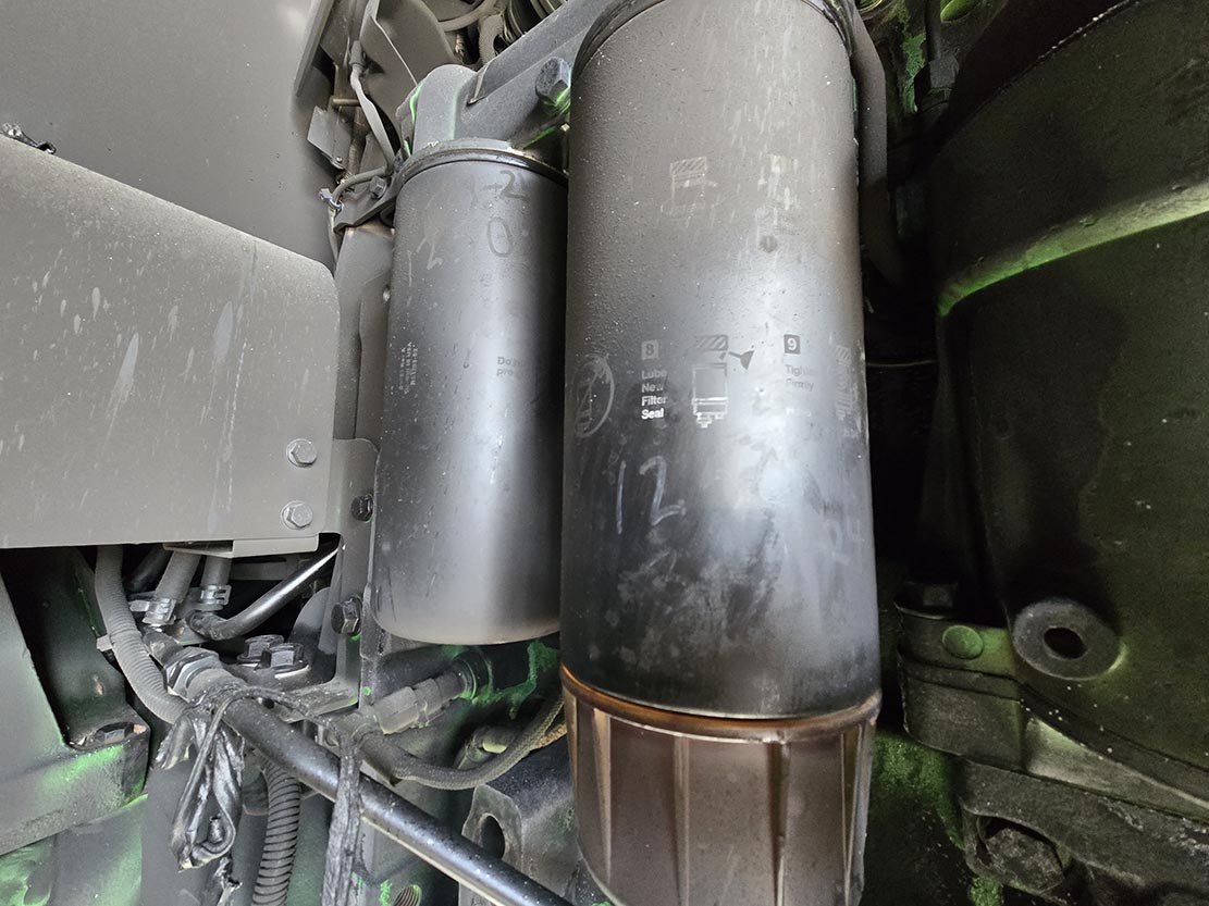 2020 John Deere R4038 Sprayer - Image 15