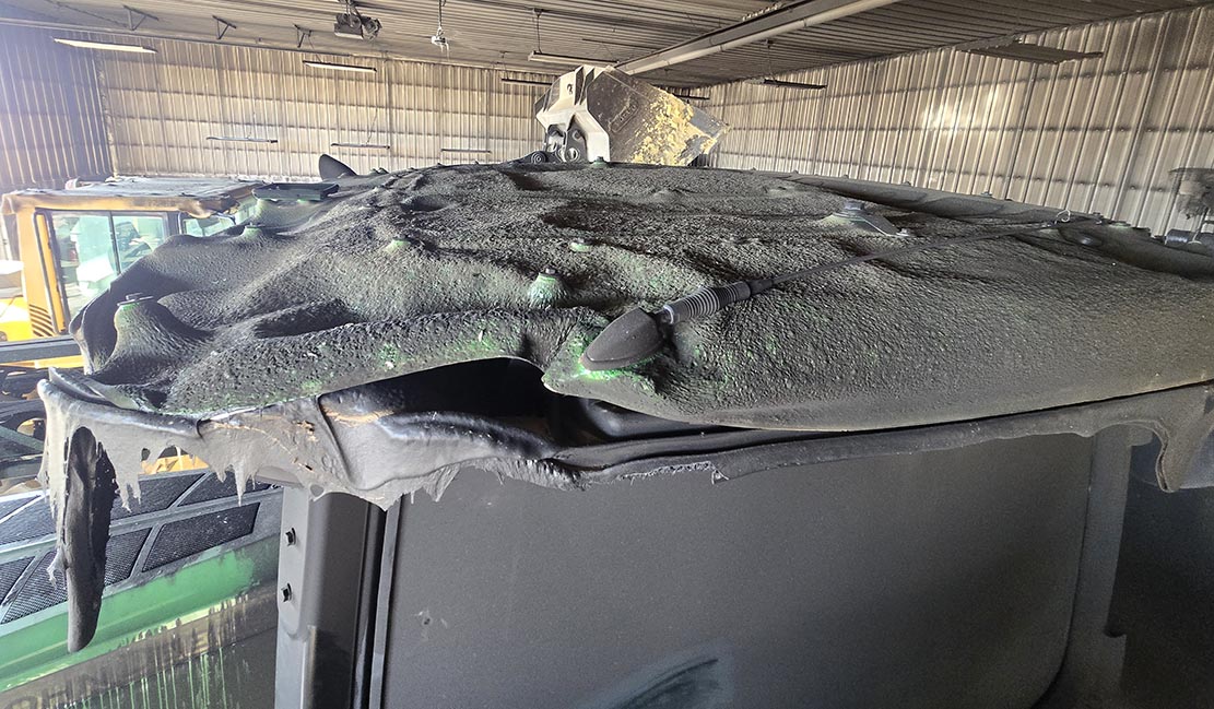 2020 John Deere R4038 Sprayer - Image 5