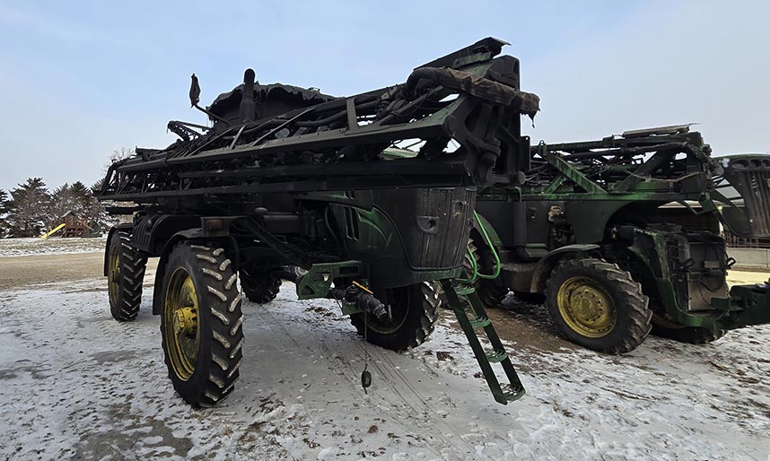 2020 John Deere R4038 Sprayer - Image 7