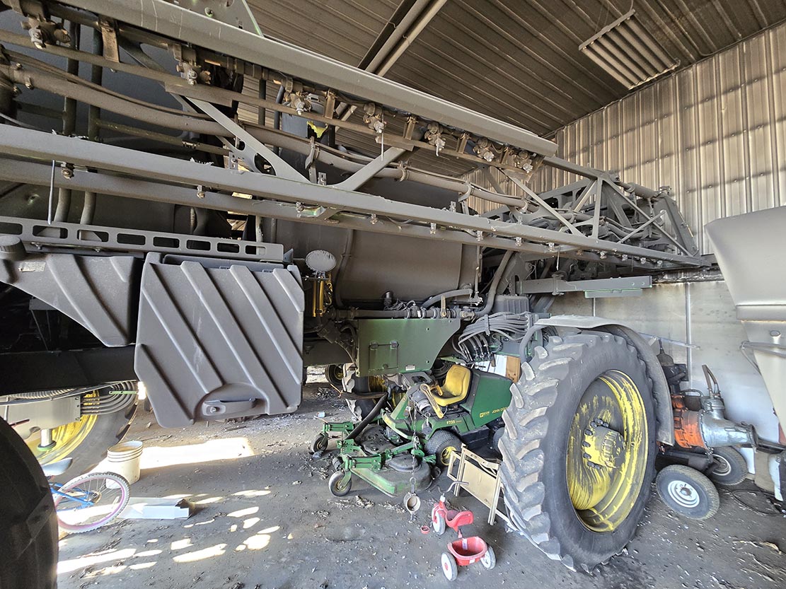 2020 John Deere R4038 Sprayer - Image 9