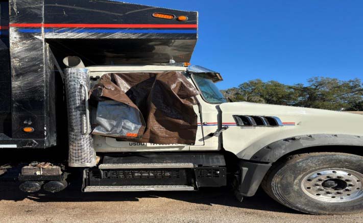 2020 Mack Granite Grapple Truck - Image 4