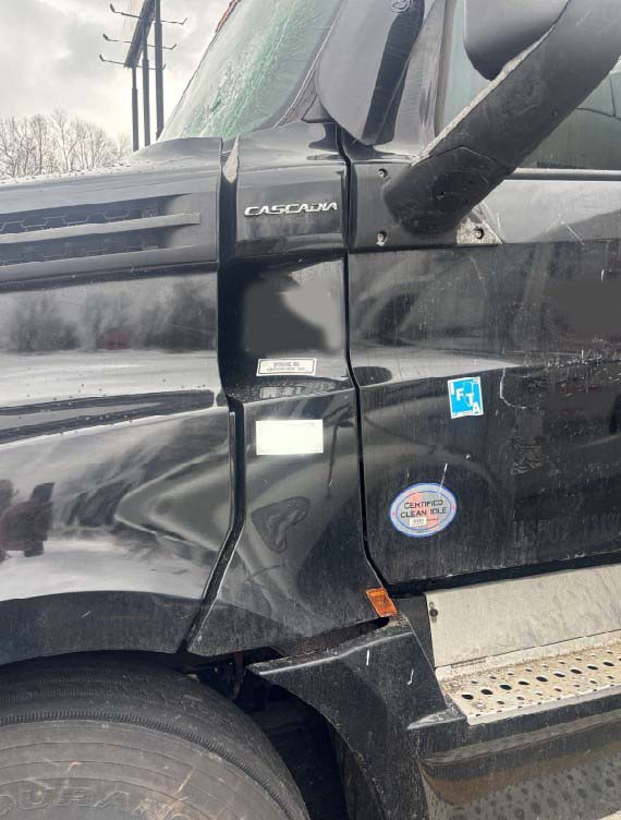 2021 Freightliner Cascadia Sleeper Cab - Image 2