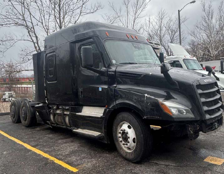 2021 Freightliner Cascadia Sleeper Cab - Image 3