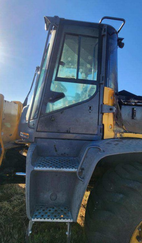 2021 John Deere 344L Wheel Loader - Image 5