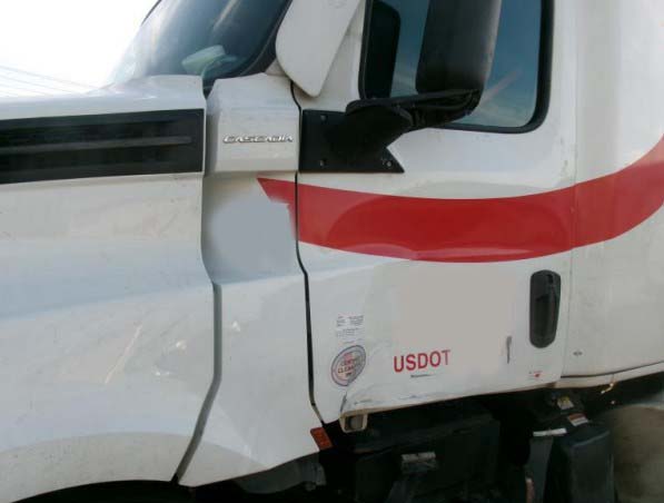 2022 Freightliner Cascadia - Image 2