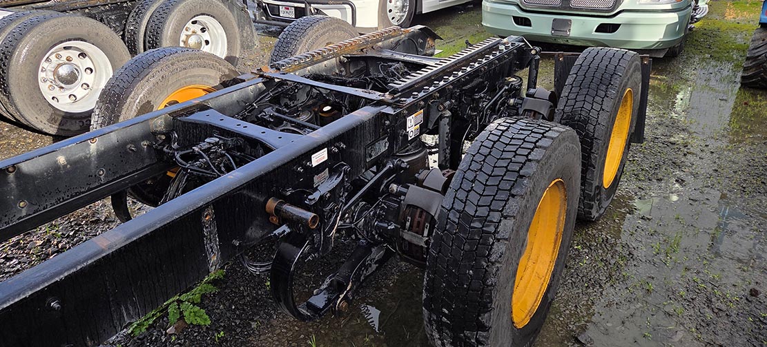 2022 Kenworth T680 - Image 3