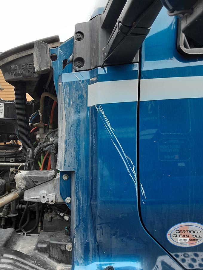 2022 Kenworth T680 - Image 5