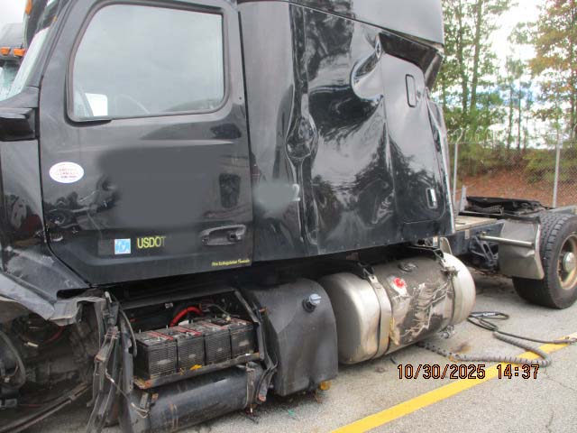 2022 Peterbilt 579 - Image 2