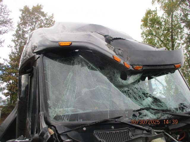 2022 Peterbilt 579 - Image 4