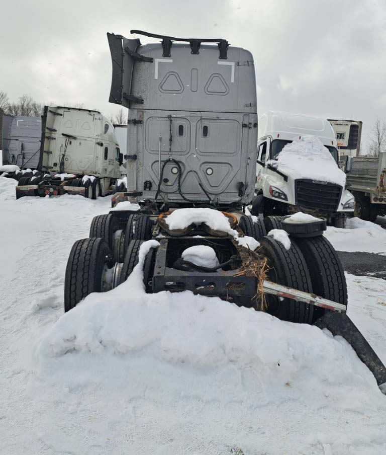 2023 Freightliner Cascadia - Image 8