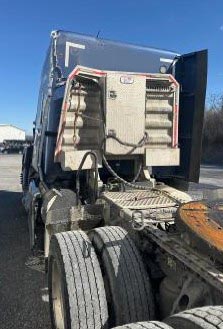 2023 Kenworth T680 - Image 10