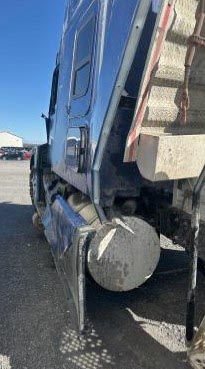 2023 Kenworth T680 - Image 11