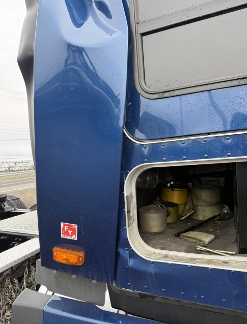 2023 Kenworth T680 - Image 11