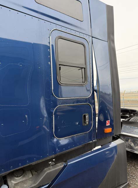 2023 Kenworth T680 - Image 15