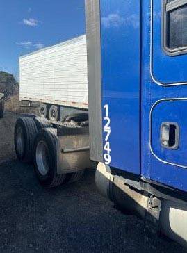 2023 Kenworth T680 - Image 9