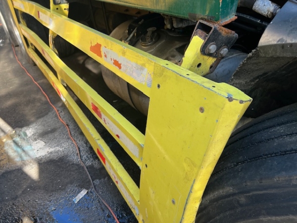 2023 Peterbilt 520 Garbage Truck - Image 12