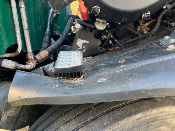 2023 Peterbilt 520 Garbage Truck - Image 23