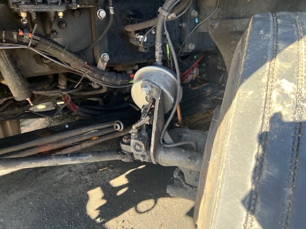 2023 Peterbilt 520 Garbage Truck - Image 25