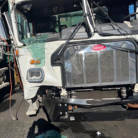 2023 Peterbilt 520 Garbage Truck - Image 6