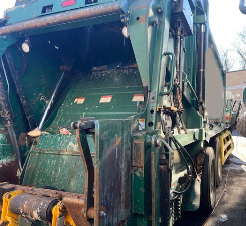 2023 Peterbilt 520 Garbage Truck - Image 8