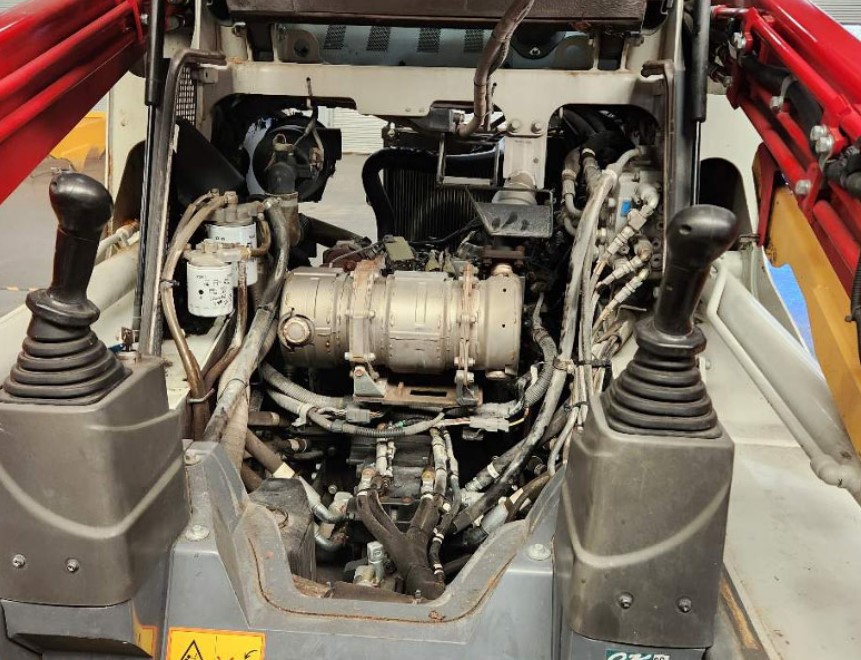 2023 Takeuchi TL8R-2 Compact Track Loader - Image 10