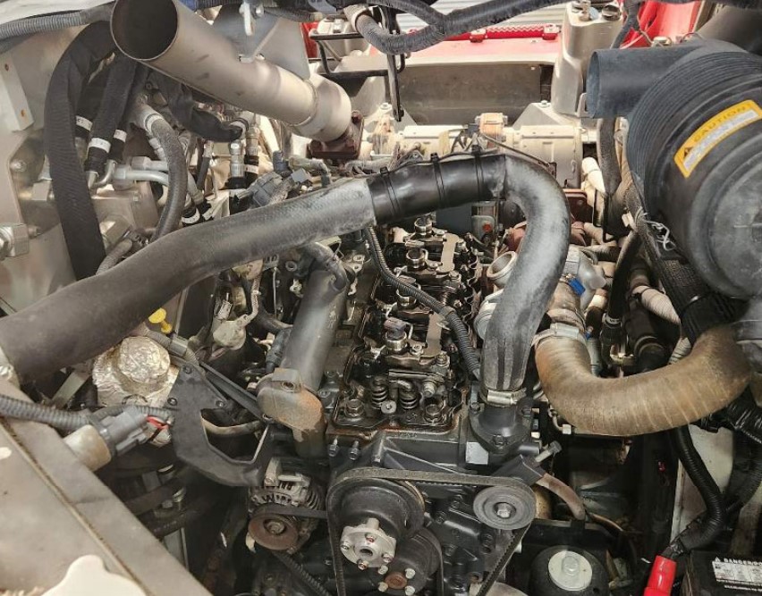 2023 Takeuchi TL8R-2 Compact Track Loader - Image 12