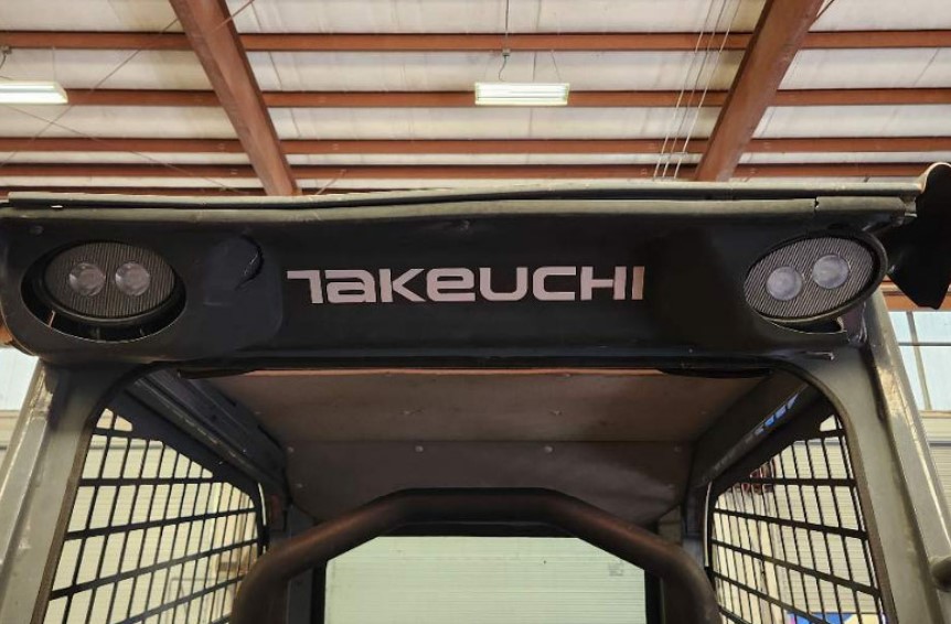 2023 Takeuchi TL8R-2 Compact Track Loader - Image 19