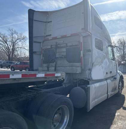 2023 Volvo VNL - Image 10