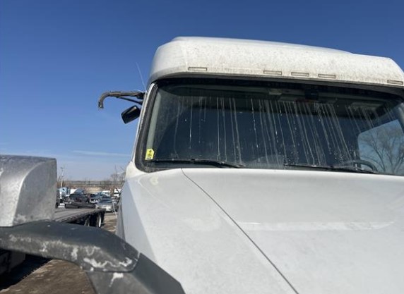 2023 Volvo VNL - Image 11