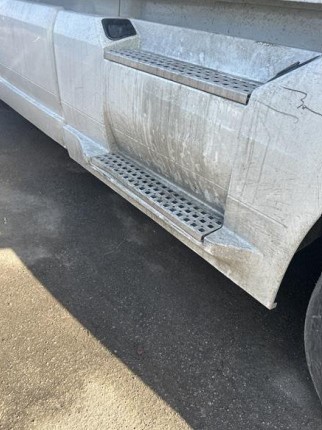 2023 Volvo VNL - Image 18