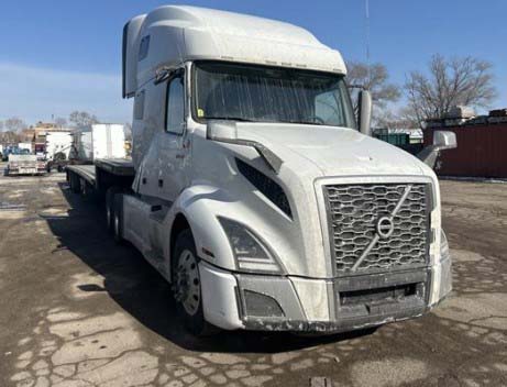 2023 Volvo VNL - Image 2