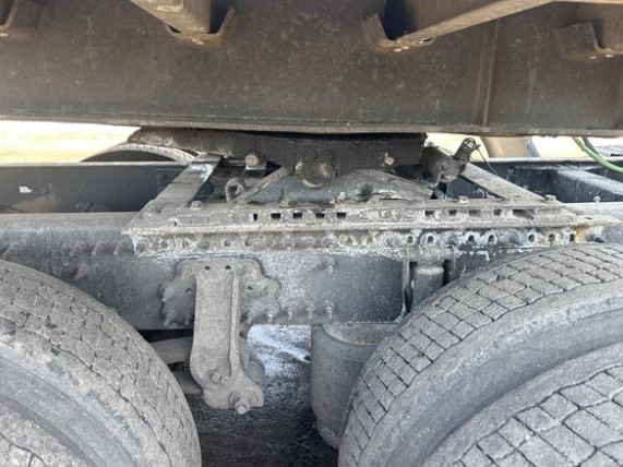 2023 Volvo VNL - Image 26