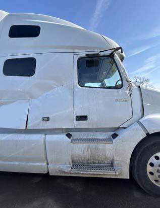 2023 Volvo VNL - Image 8