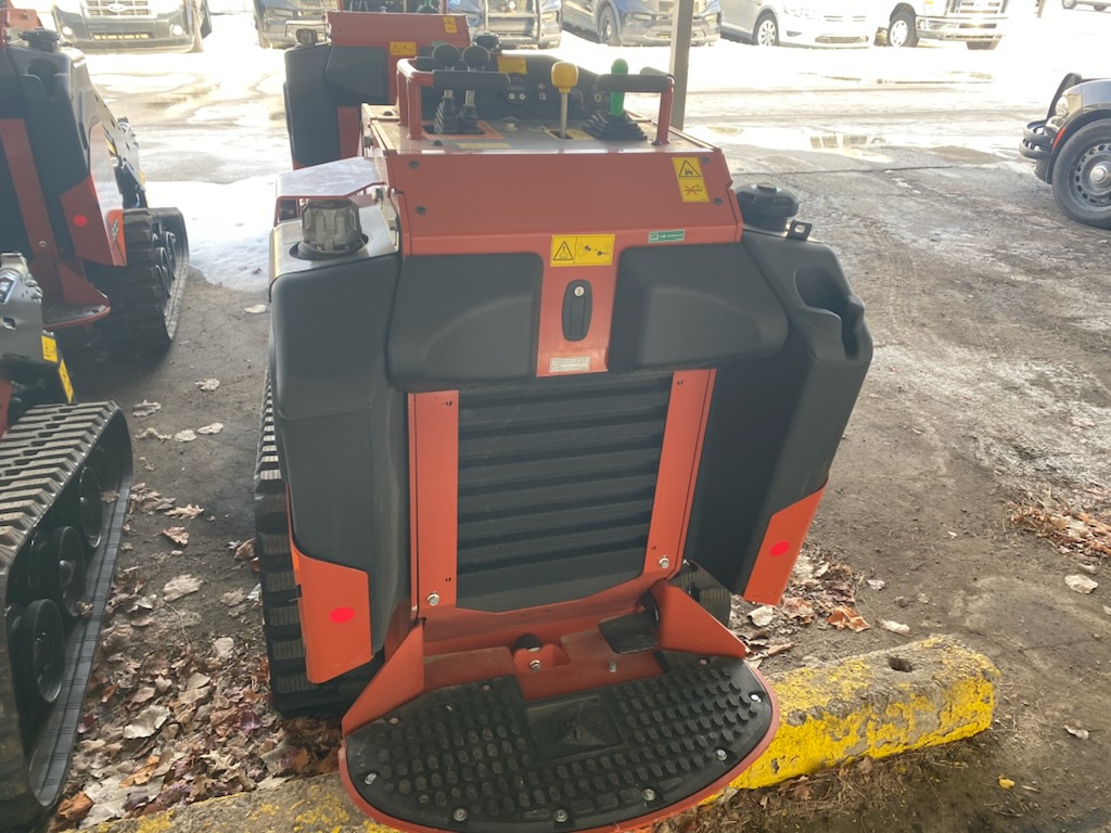 2024 Ditch Witch SK900 Mini Skid Steer - Image 5