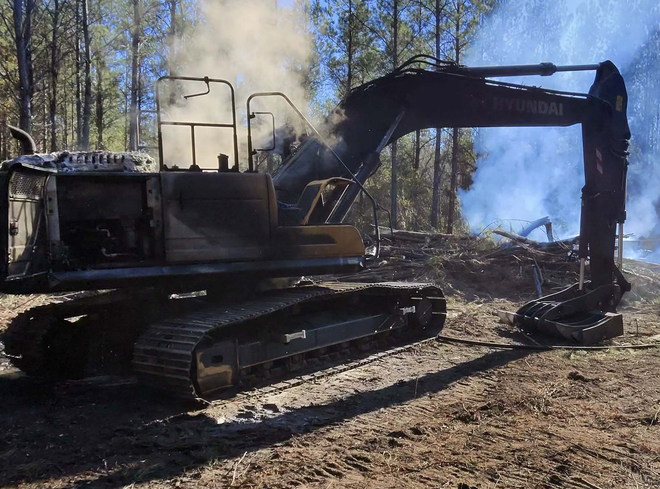 2024 Hyundai HX220 Excavator - Image 2